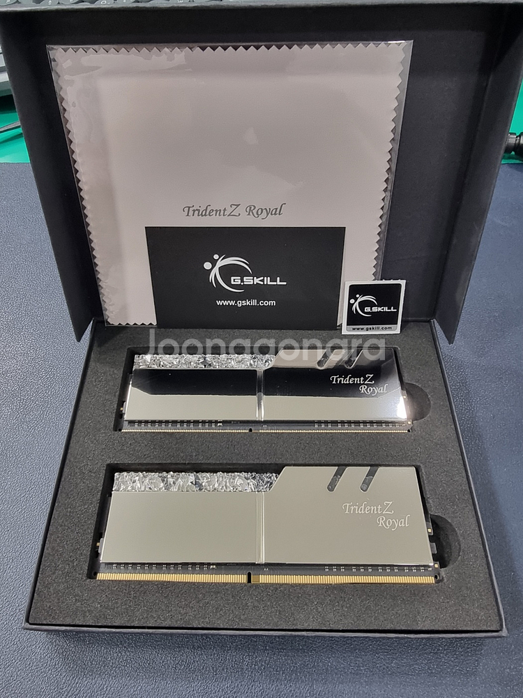 지스킬 DDR4 Z ROYAL 실버 8X2 16GB--0