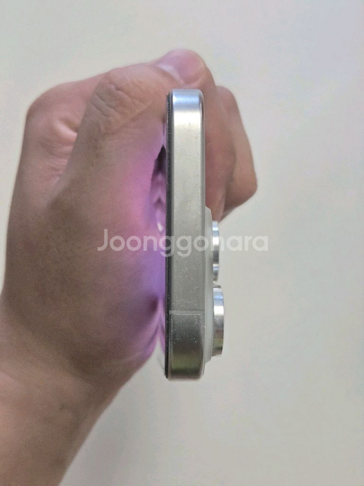 (가격내림)아이폰 15프로 화이트티타늄--4