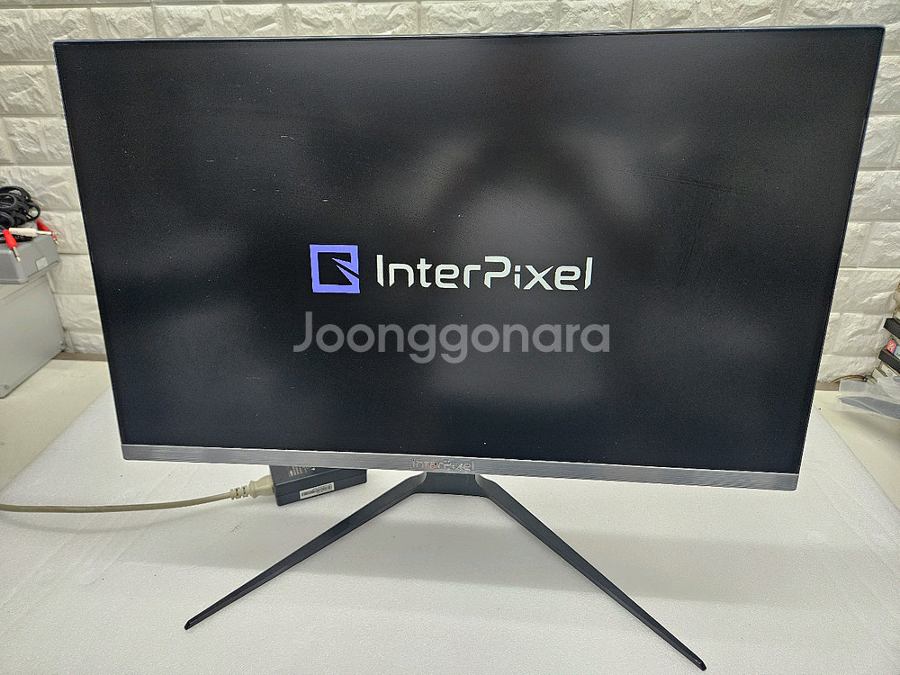 인터픽셀 게임용 27인치 165HZ 모니터 입니다--0