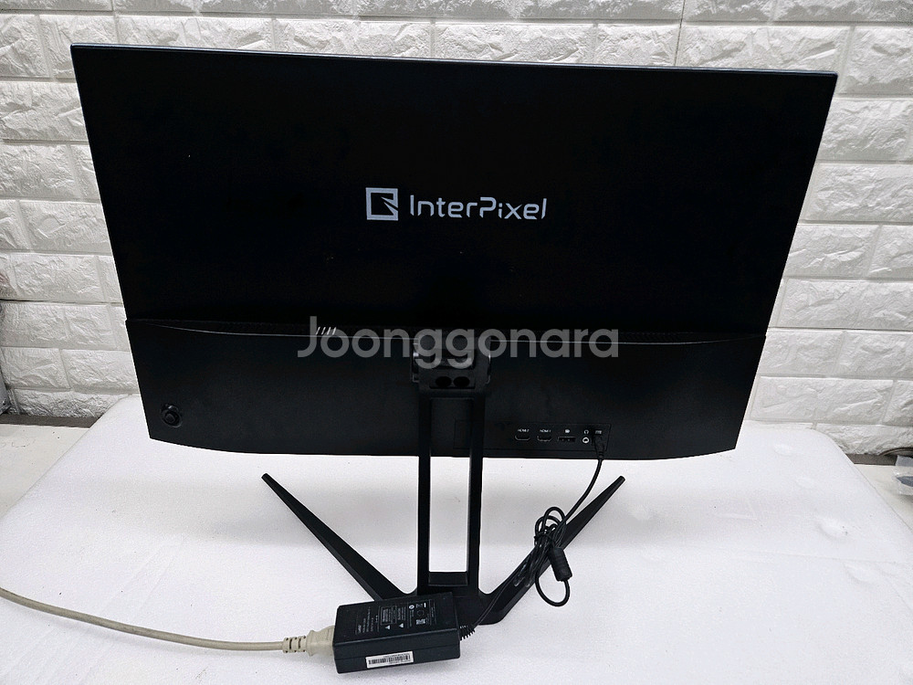 인터픽셀 게임용 27인치 165HZ 모니터 입니다--2