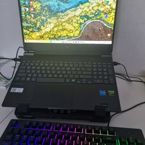 HP Victus 게이밍 노트북 팝니다.