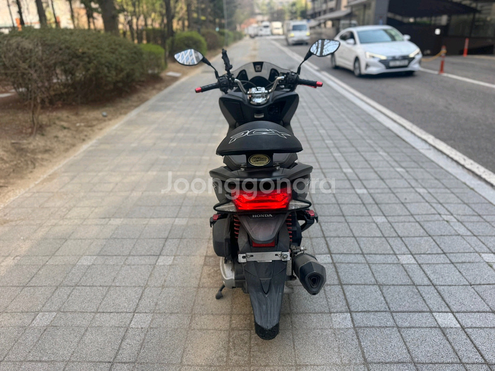 혼다 pcx125 17년 풀배기 짧은키로수 판매합니다--6