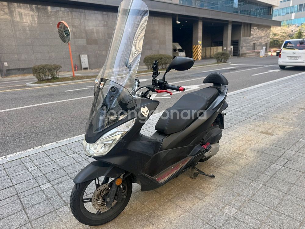 혼다 pcx125 17년 풀배기 짧은키로수 판매합니다--3