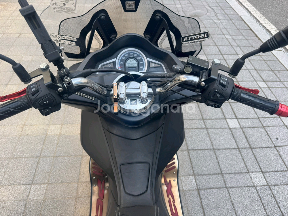 혼다 pcx125 17년 풀배기 짧은키로수 판매합니다--9