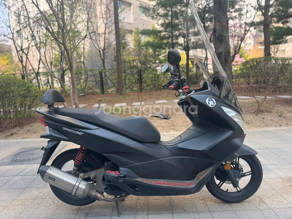 혼다 pcx125 17년 풀배기 짧은키로수 판매합니다--4