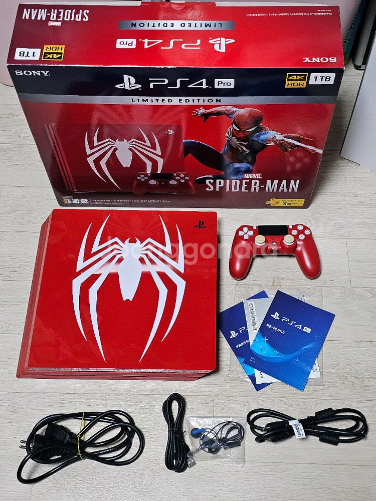 PS4 PRO 스파이더맨 에디션 한정판 1TB 팝니다.--0