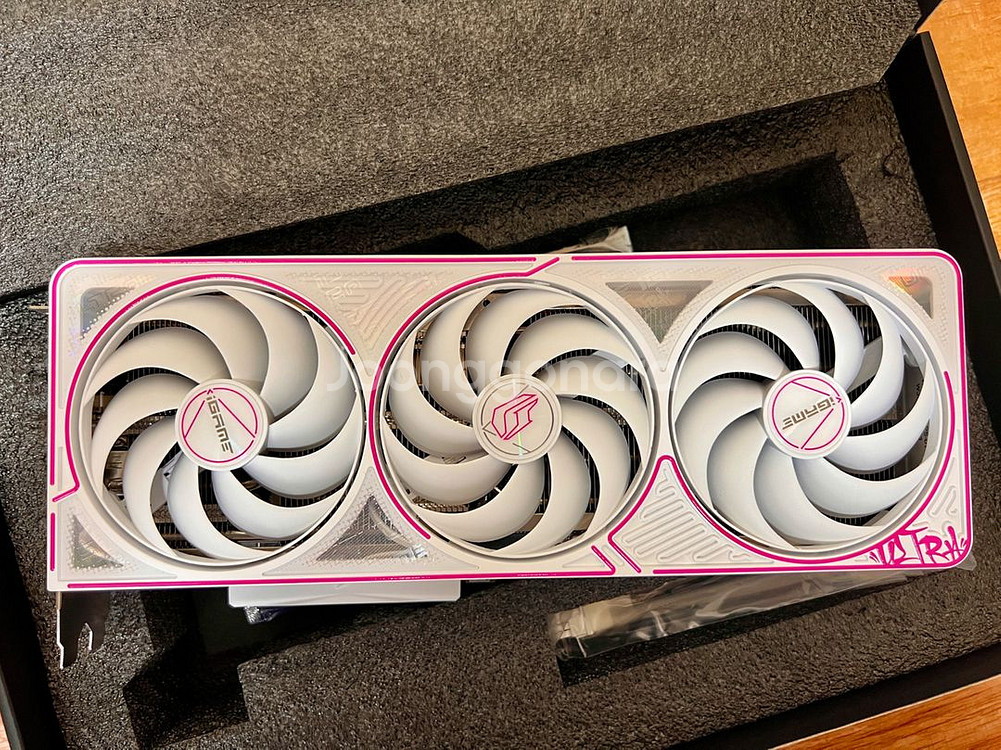 컬러풀 rtx 5070 울트라 oc 화이트--0