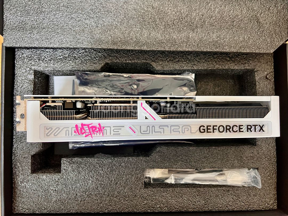 컬러풀 rtx 5070 울트라 oc 화이트--1