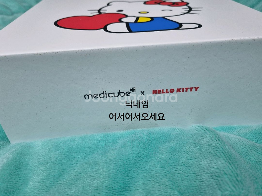 미개봉 메디큐브 에이지알 부스터프로 헬로 키티 새상품--2