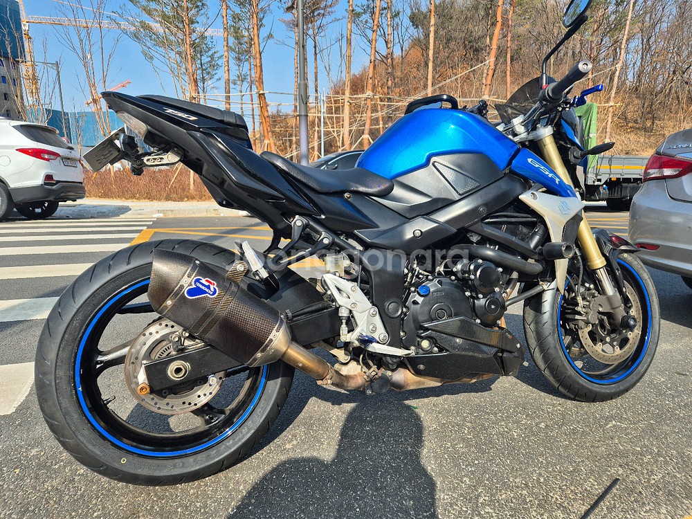 스즈키 gsr 750a (4기통)--1