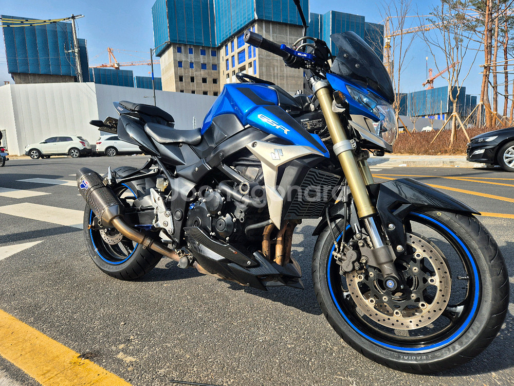 스즈키 gsr 750a (4기통)--0