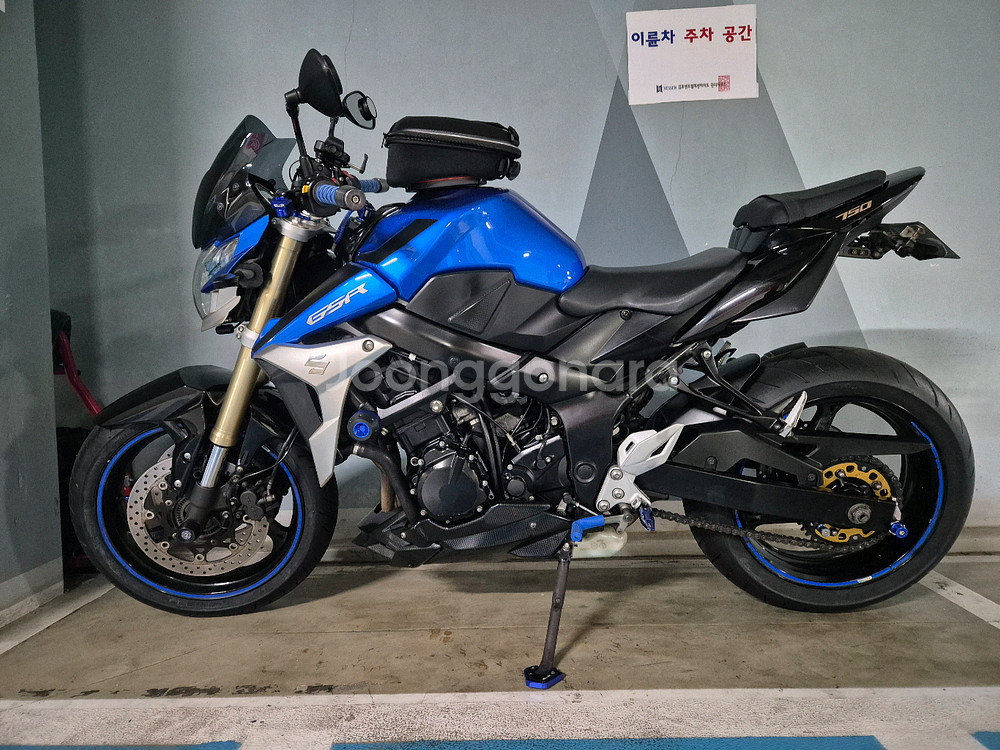 스즈키 gsr 750a (4기통)--4
