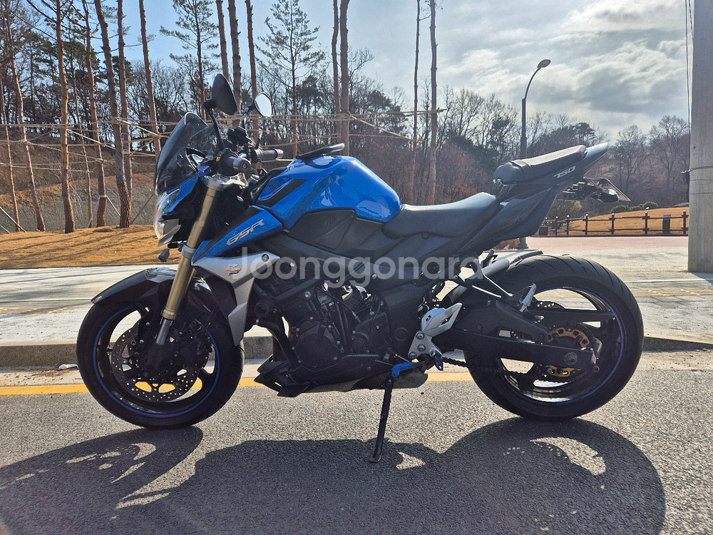 스즈키 gsr 750a (4기통)--2
