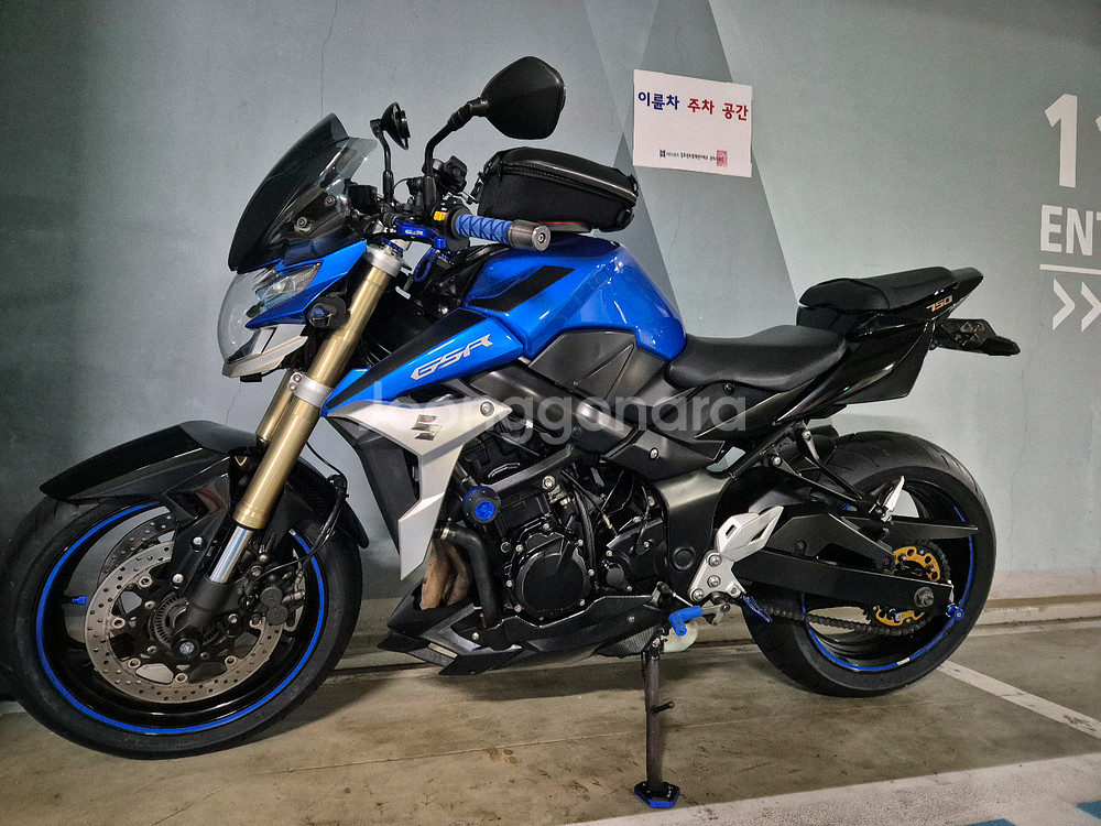 스즈키 gsr 750a (4기통)--5