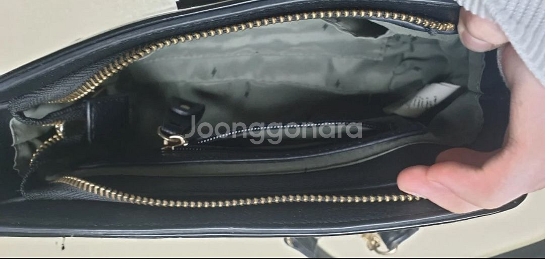 [폴스부띠끄 유광 핸드백] 세련된 디자인, 상태 좋아요--1