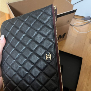 샤넬 캐비어 클래식 금장 미디움