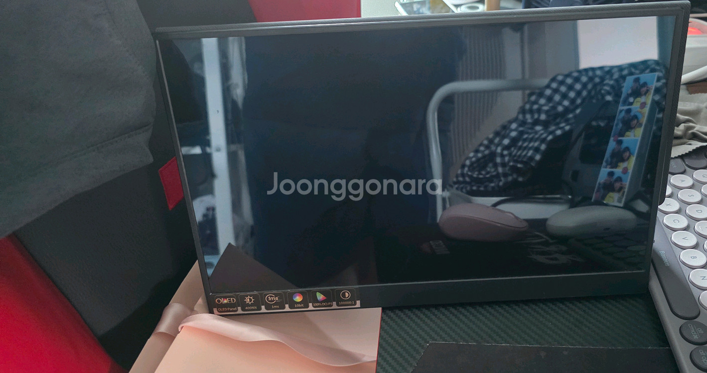 oled 포터블 모니터(13.3인치) 팝니다.--0