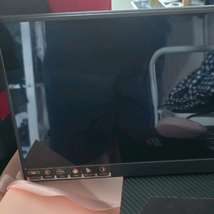 oled 포터블 모니터(13.3인치) 팝니다.