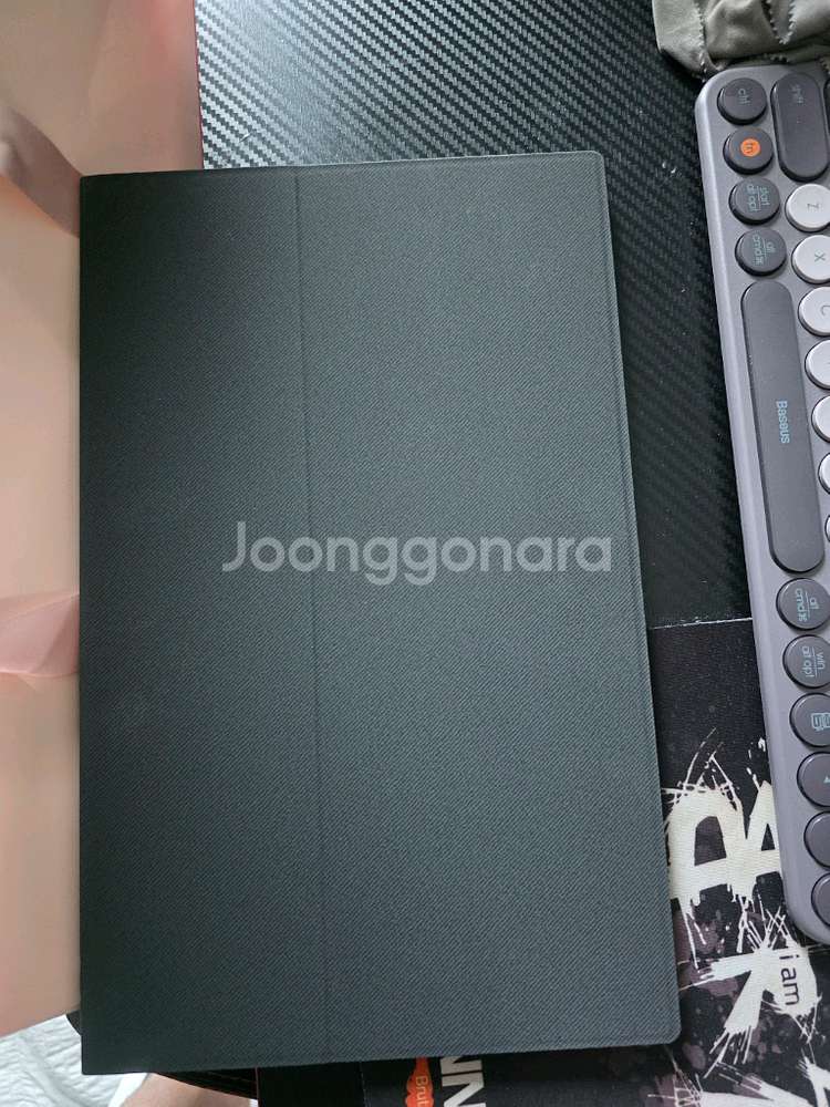 oled 포터블 모니터(13.3인치) 팝니다.--2