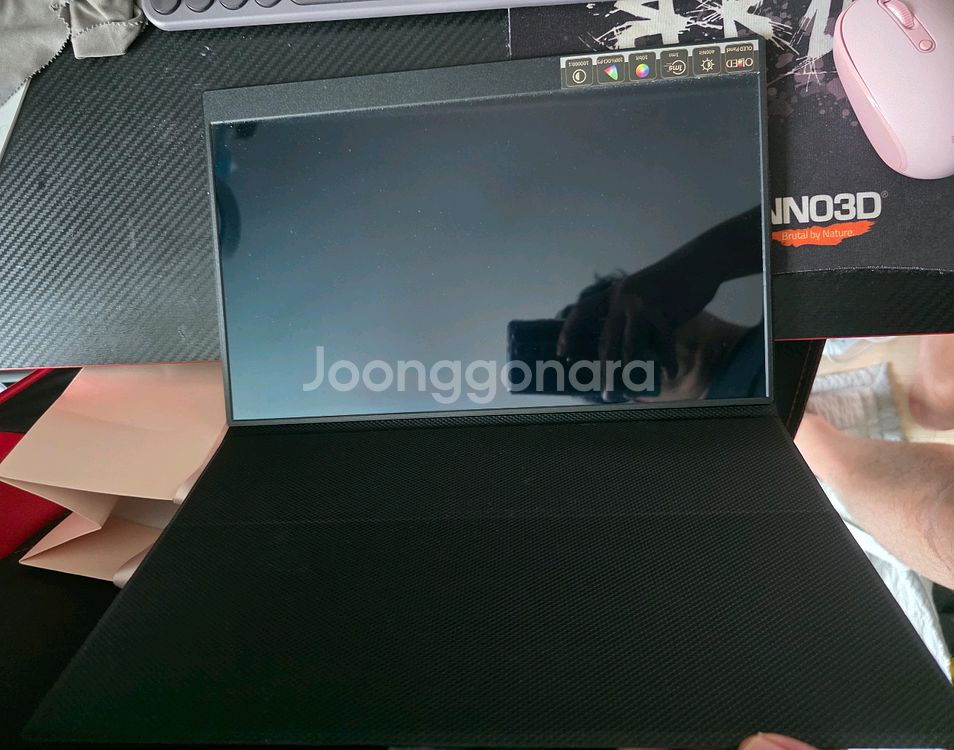 oled 포터블 모니터(13.3인치) 팝니다.--1