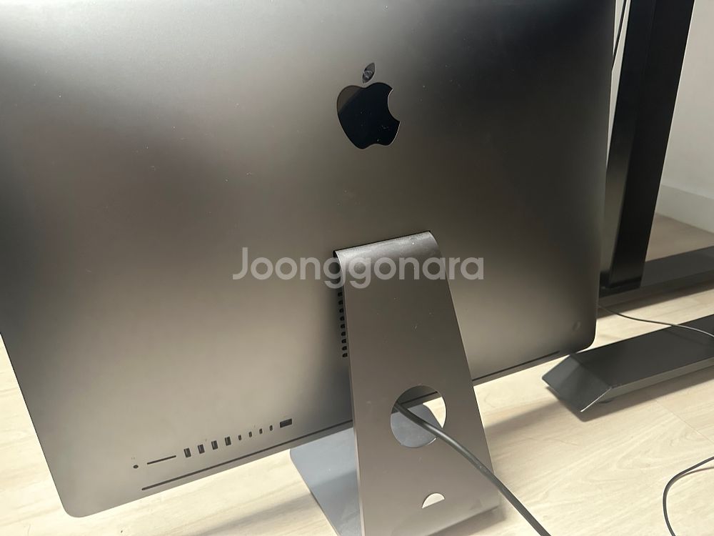 아이맥 프로 iMac Pro 10코어 CTO(유리깨짐)--2