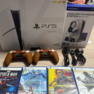 PS5 슬림 디스크 및 컨트롤러 2개 게임cd 4개