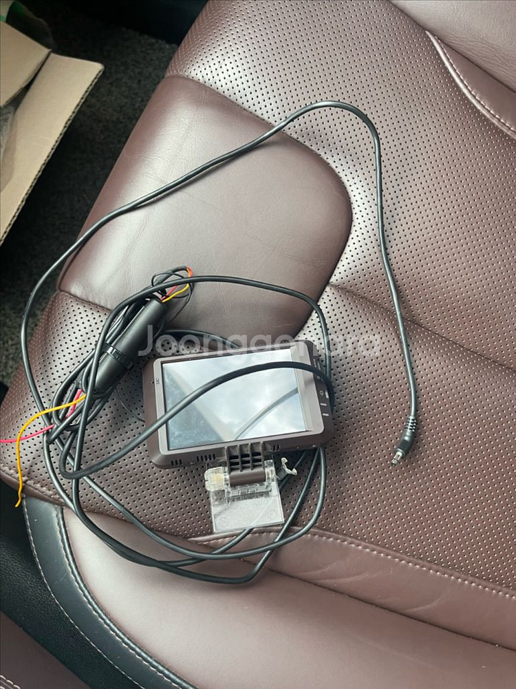 LX300 파인뷰 전방 블랙박스 판매 합니다. 2018--0