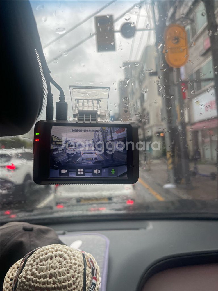 LX300 파인뷰 전방 블랙박스 판매 합니다. 2018--1