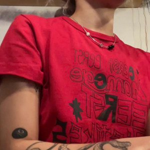 EERST W-HOMEGE SHORT TEE [RED]