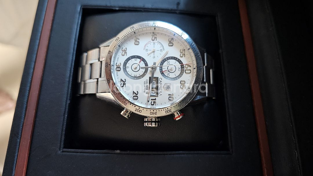 태그호이어 까레라 칼리버16 데이데이트 43mm 화이트--1
