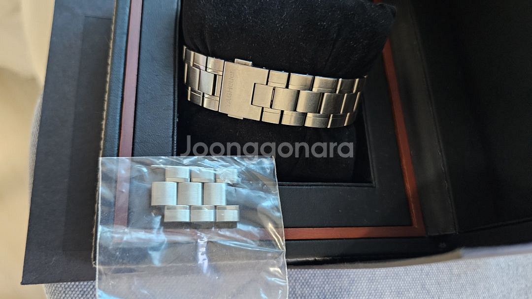태그호이어 까레라 칼리버16 데이데이트 43mm 화이트--2