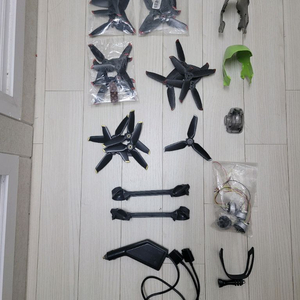 DJI FPV 부품 판매합니다.