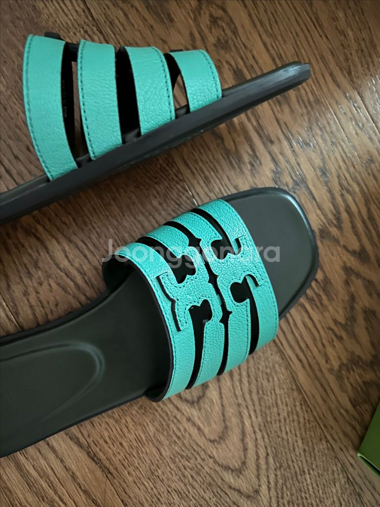 토리버치 샌들 새제품--1