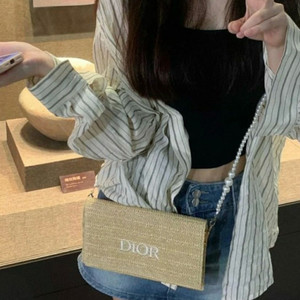 정품) 디올 라탄 클러치백