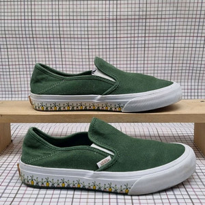 반스 컴버트 vr3 슬립온 250.