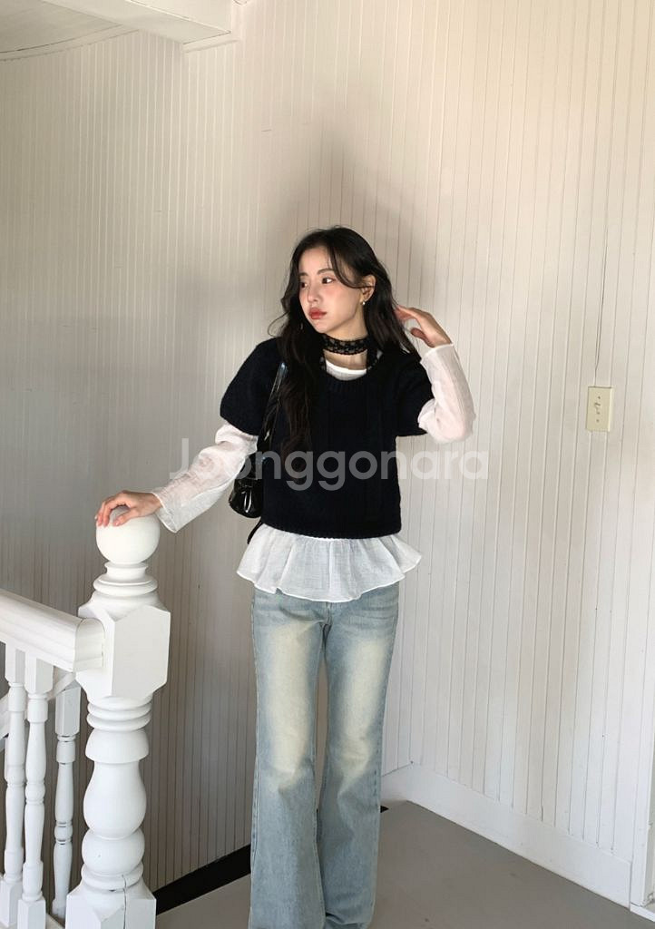 모노데일리 레던시스루프릴블라우스+먼데이퍼프반팔니트--1