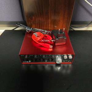 Focusrite Scarlett 18i8 오디오 인터