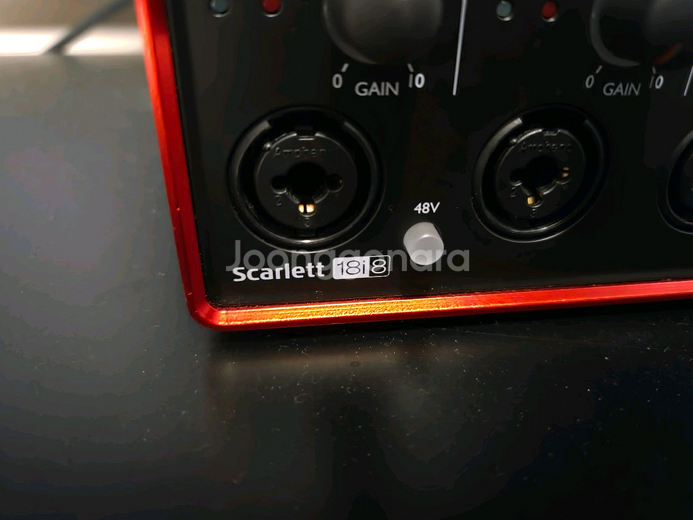 Focusrite Scarlett 18i8 오디오 인터--1