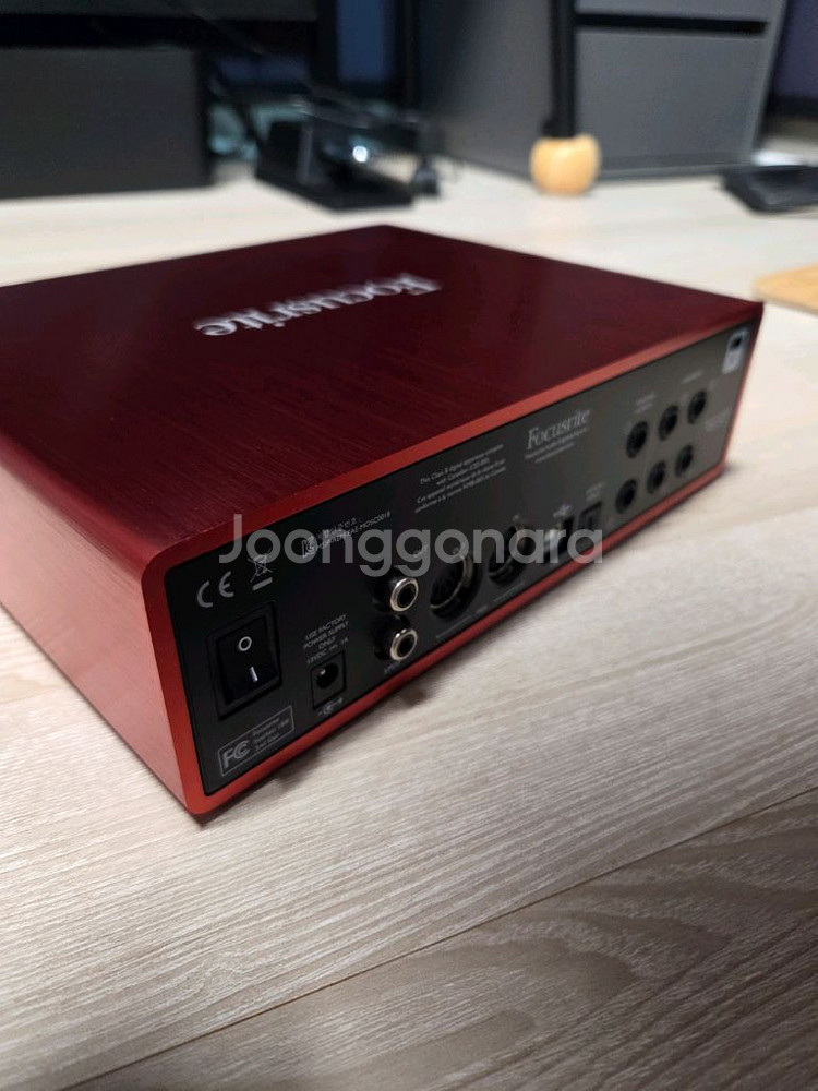 Focusrite Scarlett 18i8 오디오 인터--2