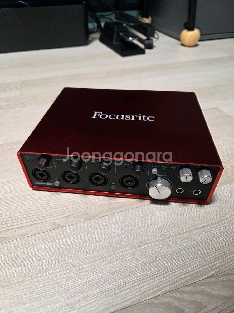 Focusrite Scarlett 18i8 오디오 인터--4