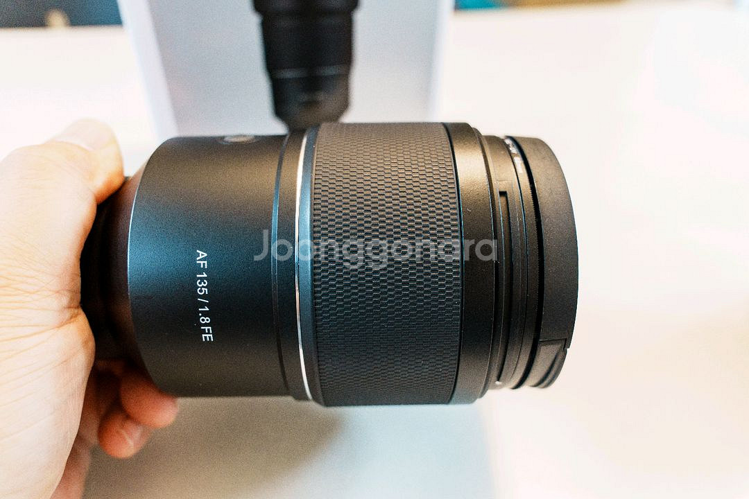 삼양 135mm 소니마운트 팝니다--6