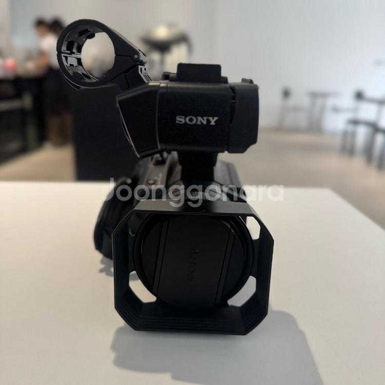 HXR-NX80 소니캠코더+배터리 충전기+배터리 2개--2
