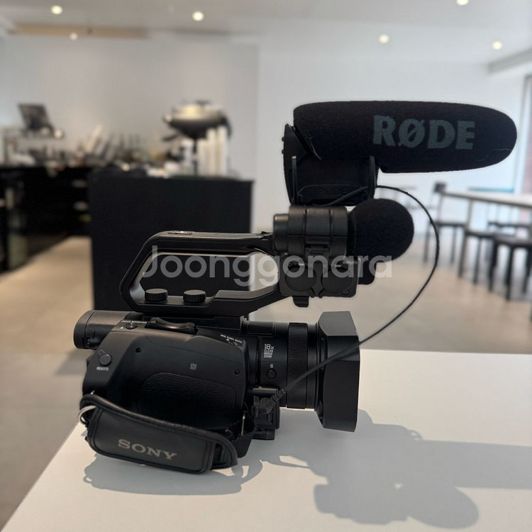 HXR-NX80 소니캠코더+배터리 충전기+배터리 2개--5