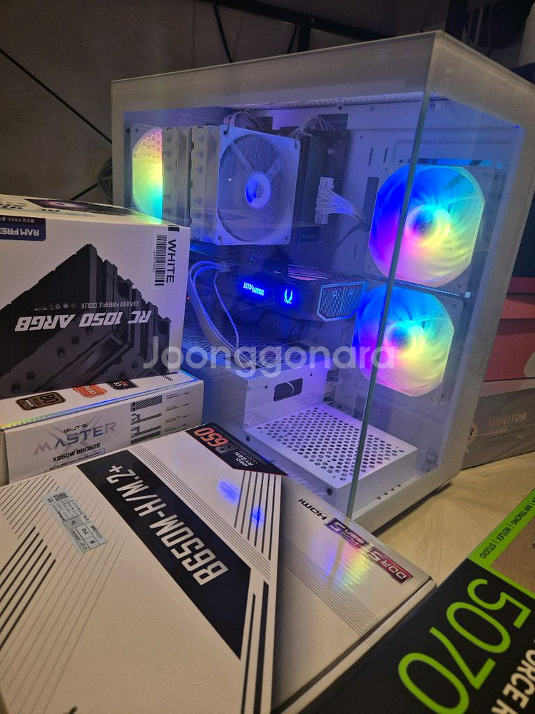 영상편집 게이밍 RTX5070 라이젠9600X 화이트--1
