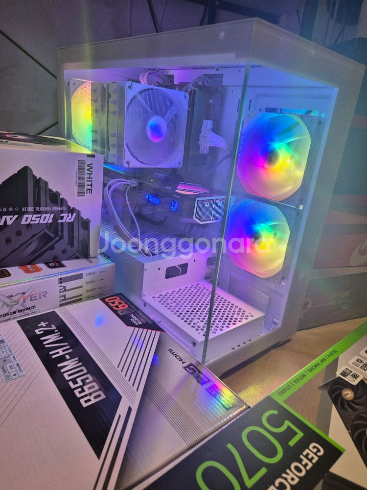 영상편집 게이밍 RTX5070 라이젠9600X 화이트--3