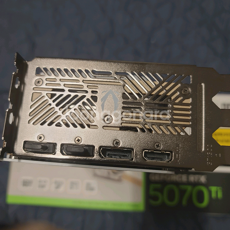 RTX 5070ti 솔리드 oc 화이트--3