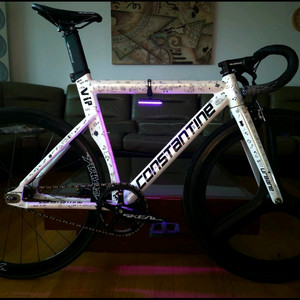 콘스탄틴 어베인 23년식 펄화이트 판매