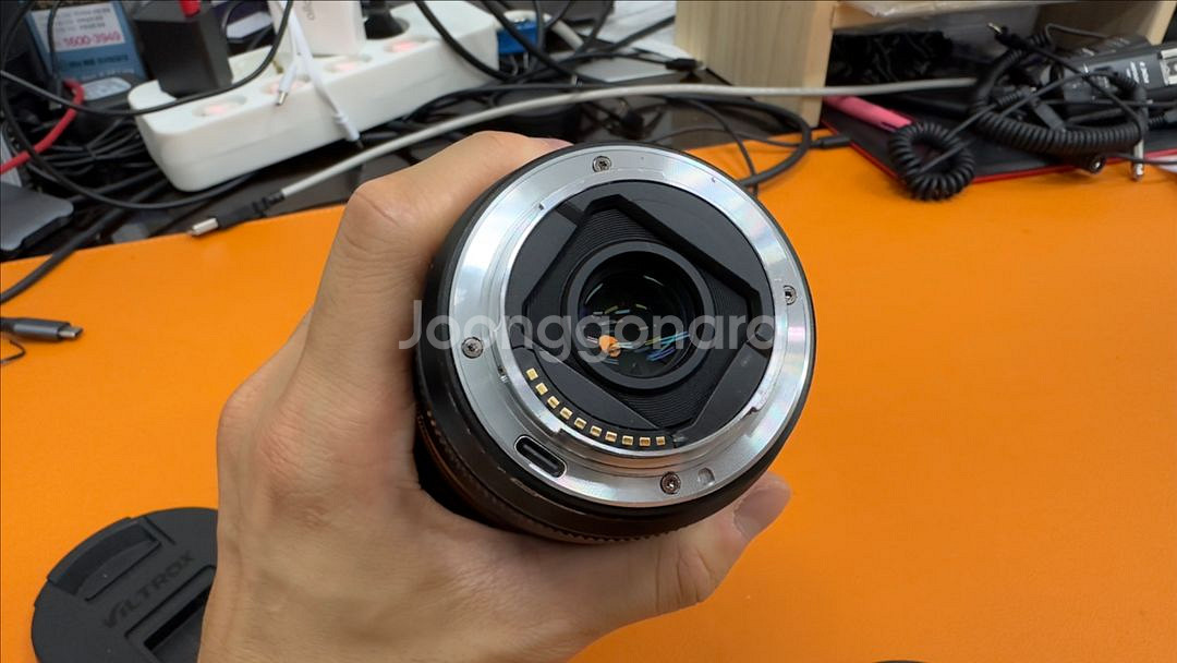 소니마운트 빌트록스 13mm 1.4 단렌즈 팔아요--1