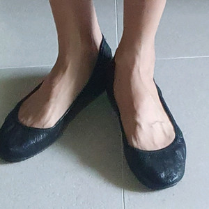 퓨어아레나 여성 가죽 블랙 플랫슈즈 신발 구두 235