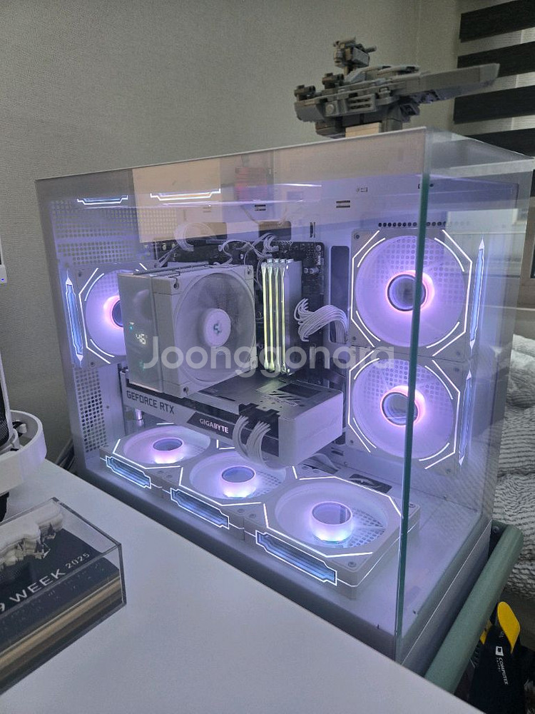 5700x3d+3070 화이트 어항 컨셉 게이밍 본체--0